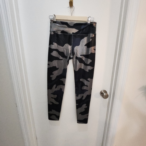 Noli faux leather camouflage wide band leggings sz M - Picture 14 of 15